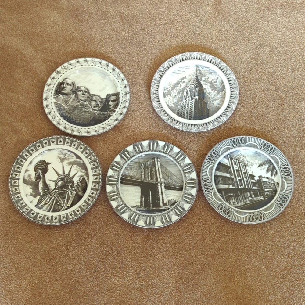 Decorative US Treasures plates. (5)